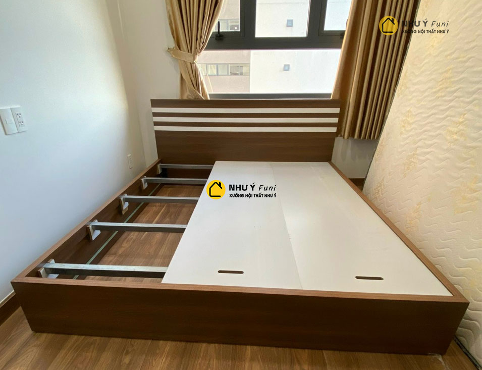 Giường Ngủ MDF Đầu Giường Kẻ Sọc Trắng – Có Hộc Kéo Tiện Lợi | Như Ý Funi